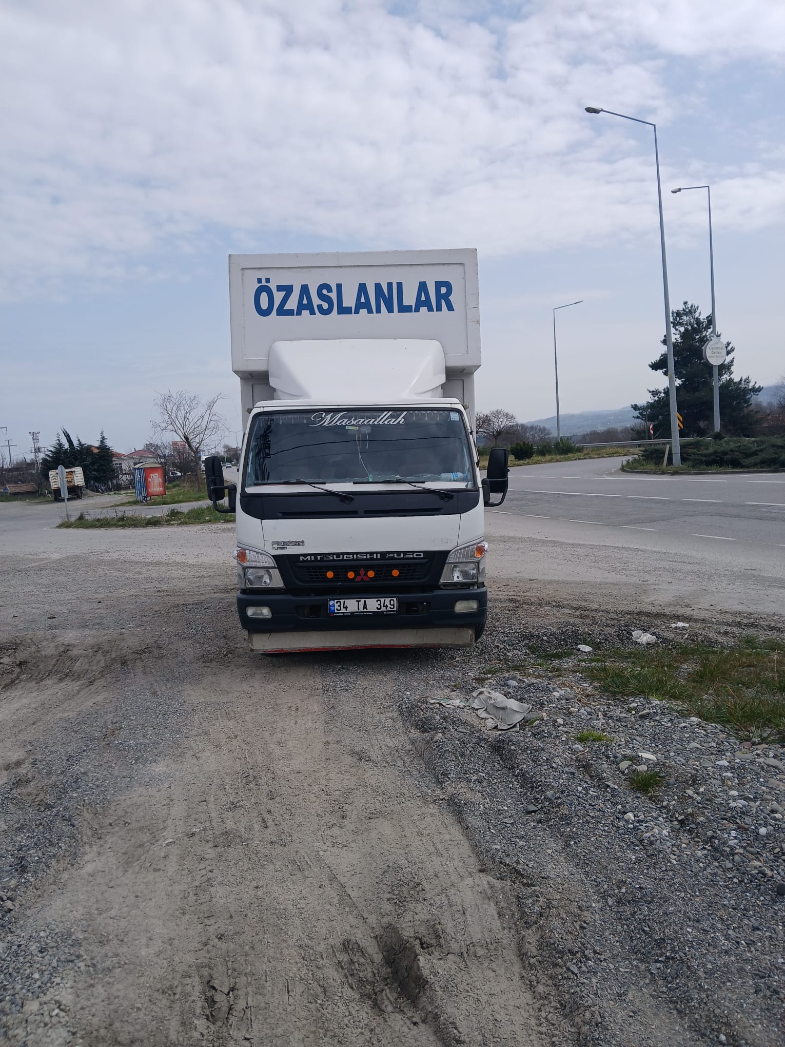 Profesyonel eşya paketleme — balonlu naylon ambalaj ile güvenli taşıma hazırlığı